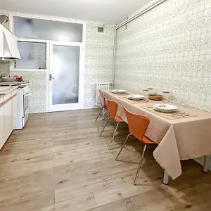 Lovely In Shared Gracia Neighborhood , Barcelona Spain